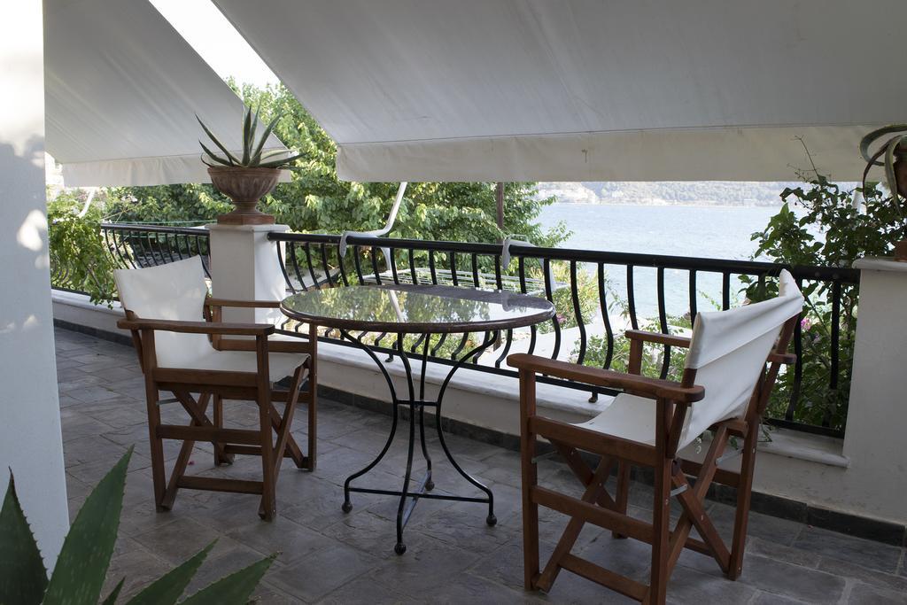 Roditses Beach Sea Front Apartments Samos Town Exterior photo