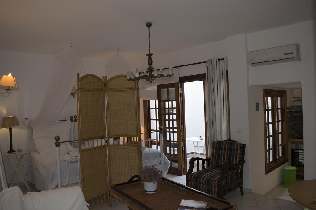 Roditses Beach Sea Front Apartments Samos Town Exterior photo