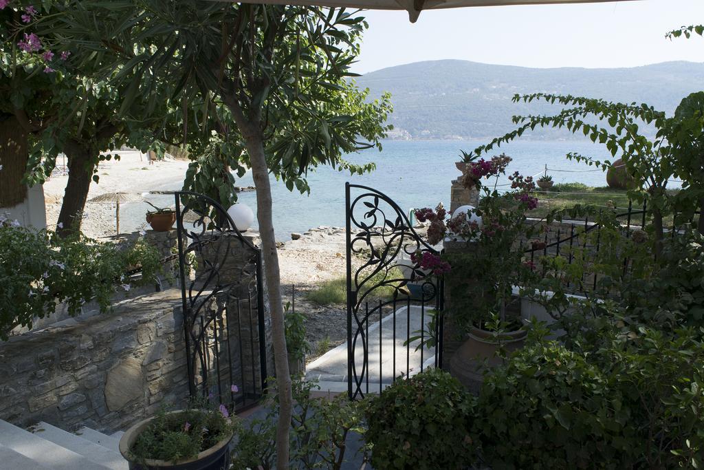 Roditses Beach Sea Front Apartments Samos Town Exterior photo