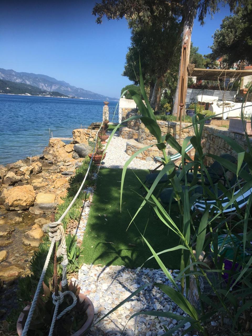 Roditses Beach Sea Front Apartments Samos Town Exterior photo