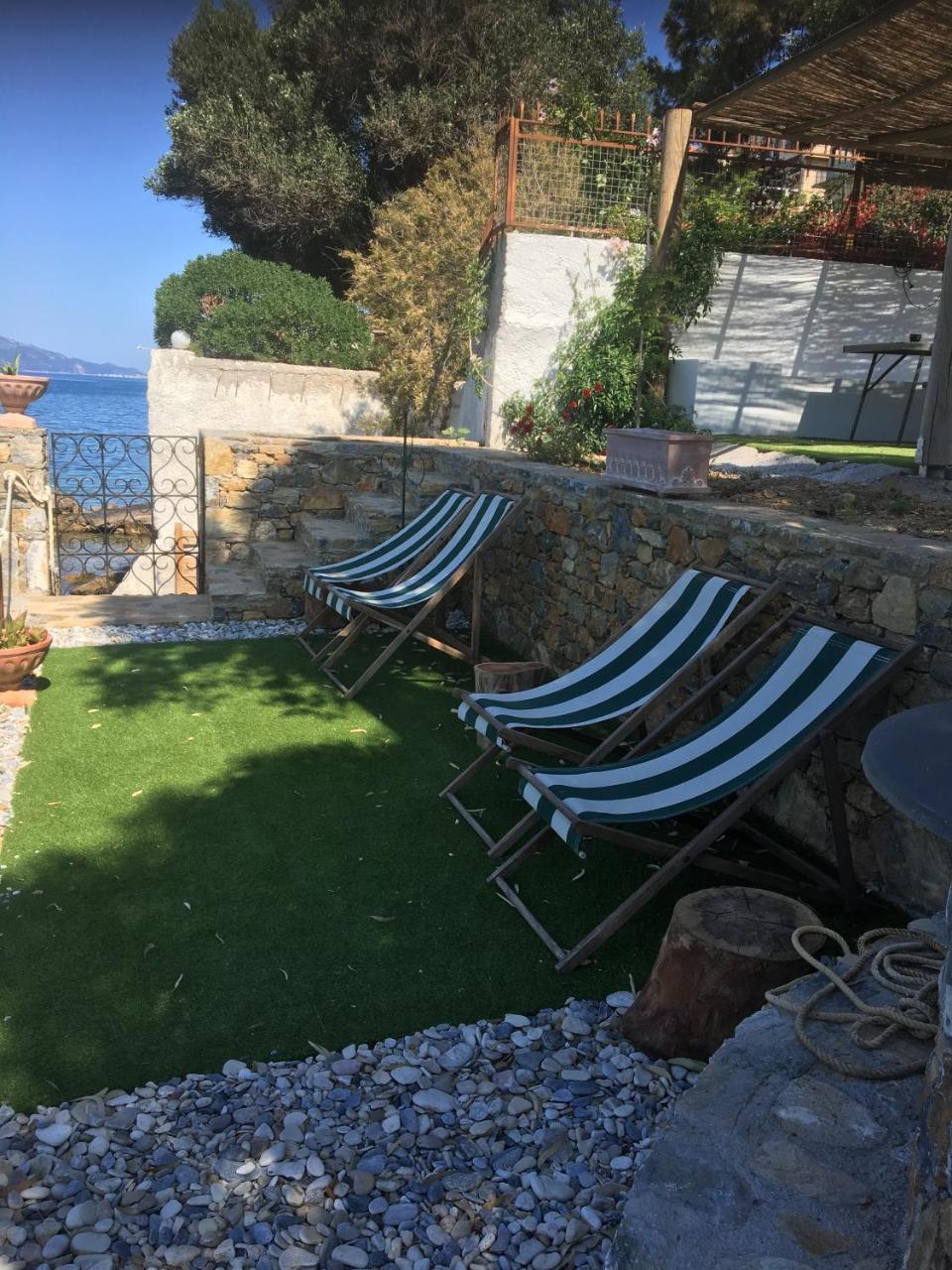 Roditses Beach Sea Front Apartments Samos Town Exterior photo