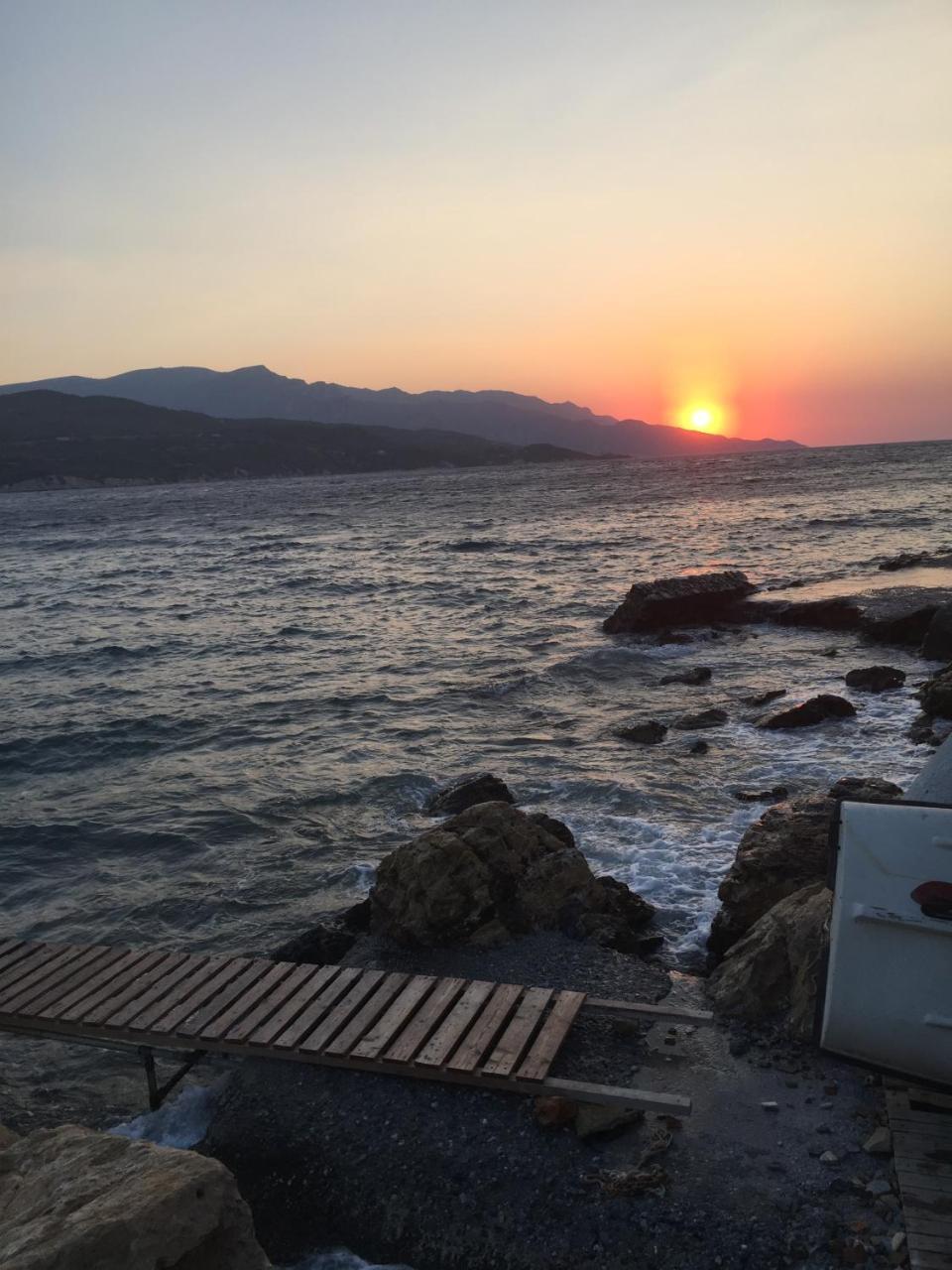 Roditses Beach Sea Front Apartments Samos Town Exterior photo