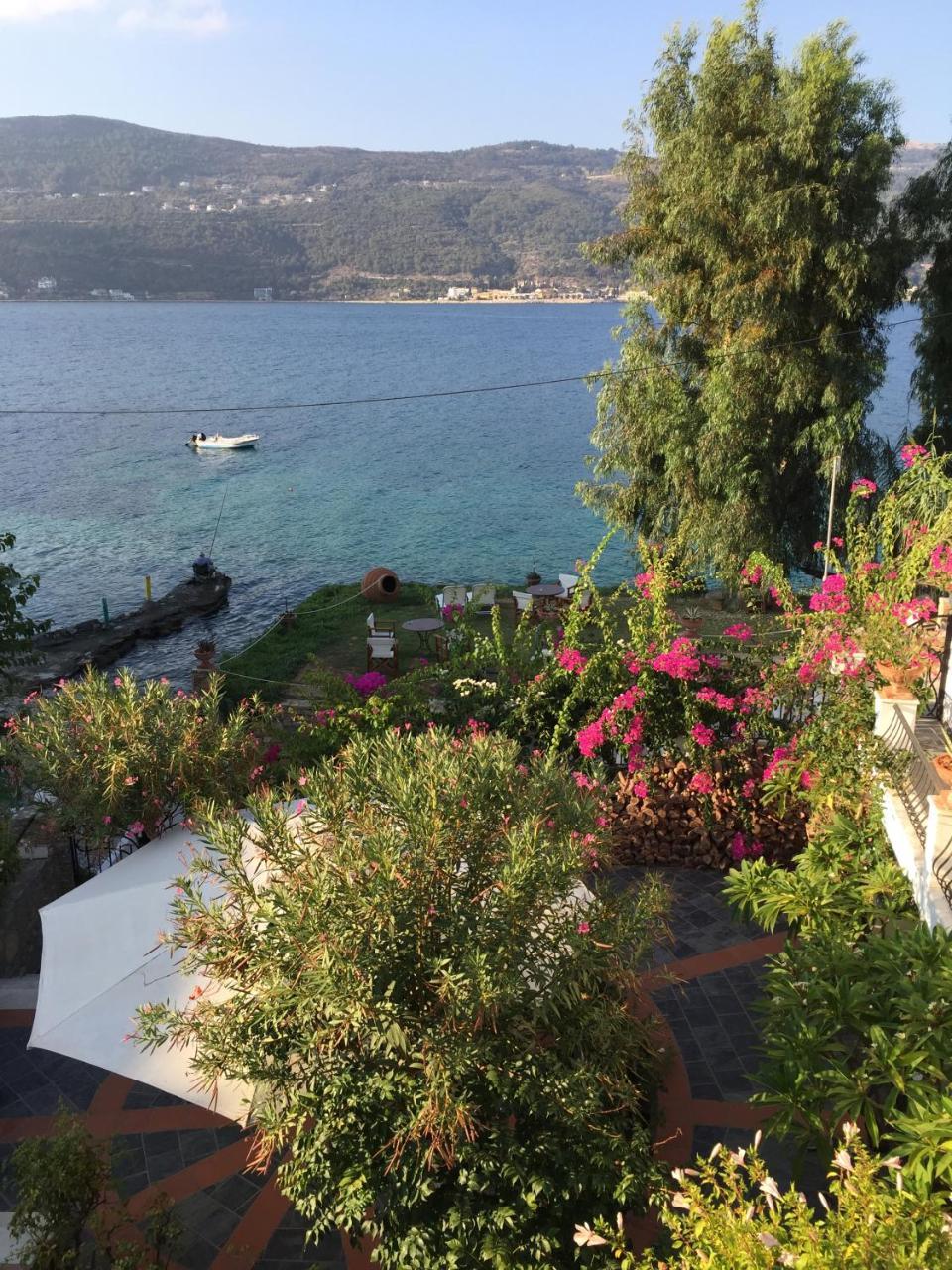 Roditses Beach Sea Front Apartments Samos Town Exterior photo